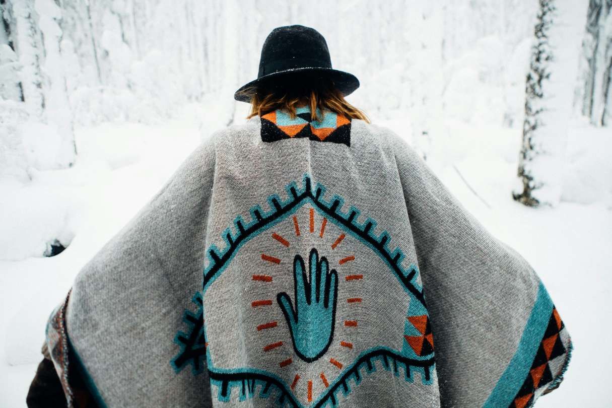 Ponczo jako praktyczny element garderoby na chłodniejsze dni